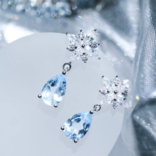 Heavenly Tears | Natural Sky Blue Topaz - Silver - Flower crystal with a droplet shaped premium blue topaz