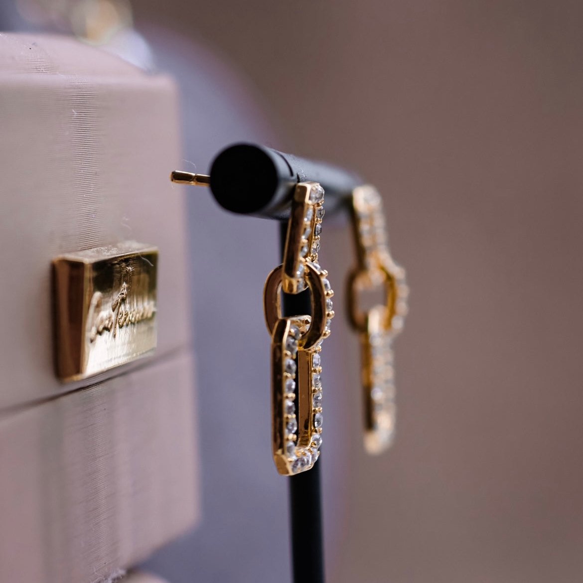 Antique Gold - Old Money Style | Perfect match with Sprocket | Everyday business woman essentials