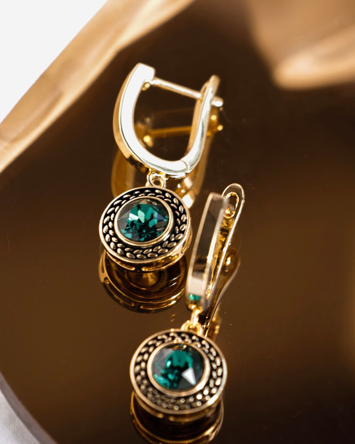 Slytherin ｜ Emerald color/ Green circle crystal earrings