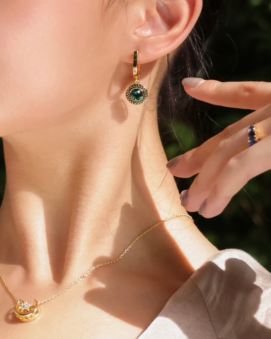 Slytherin ｜ Emerald color/ Green circle crystal earrings
