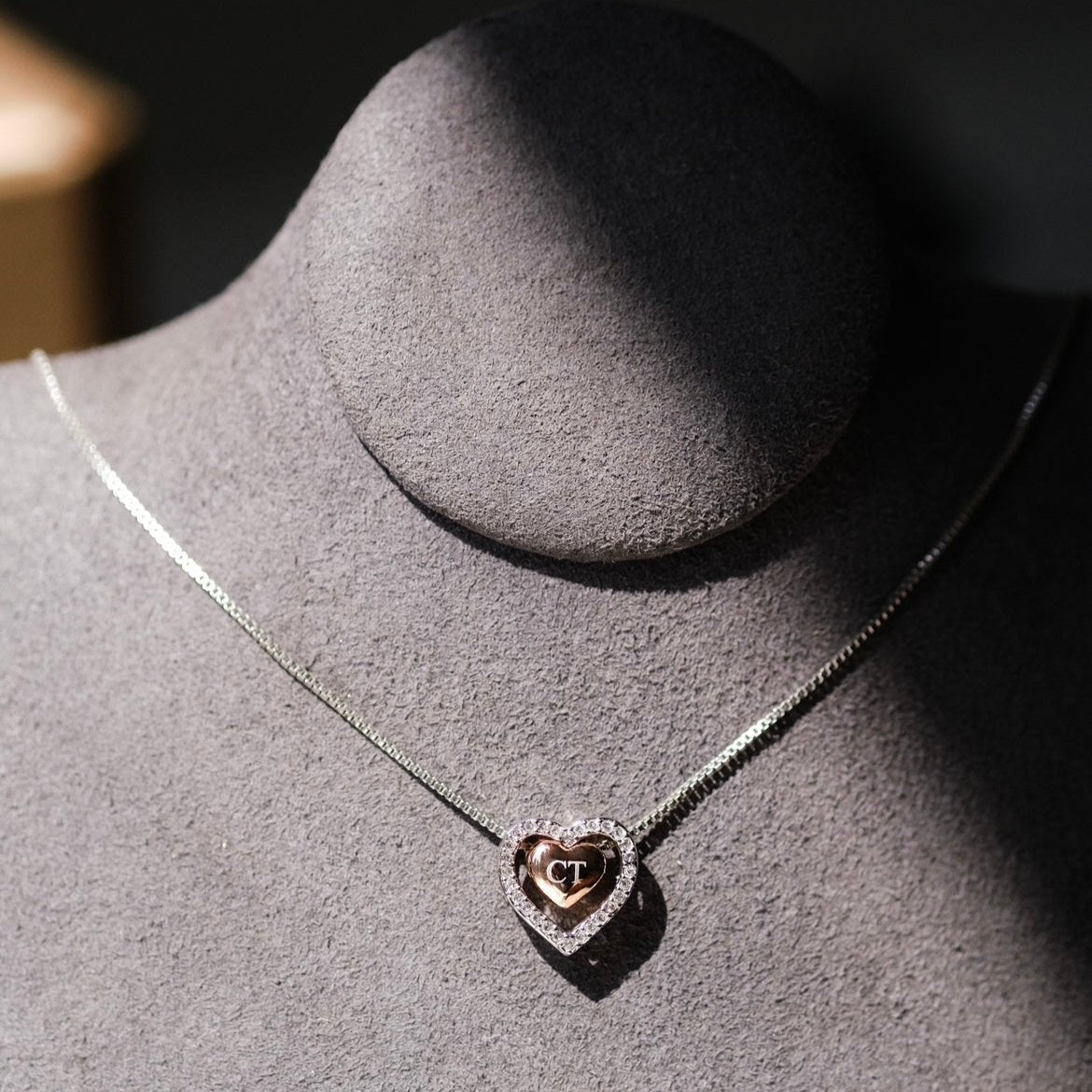 Embrace | Heart shaped pendant with 2 letters engraving (Remark 1-2 letters)