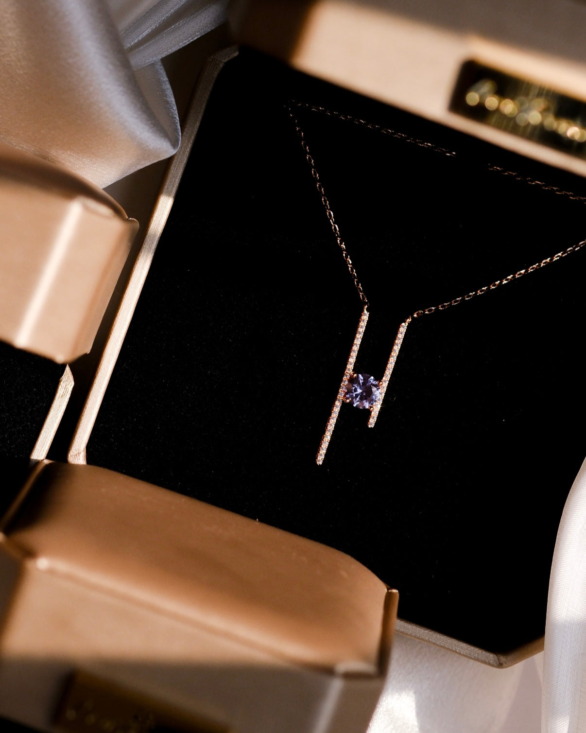 Stimulant | Experience the Beauty of Alexandrite with Our Unique Stone Change Jewelry