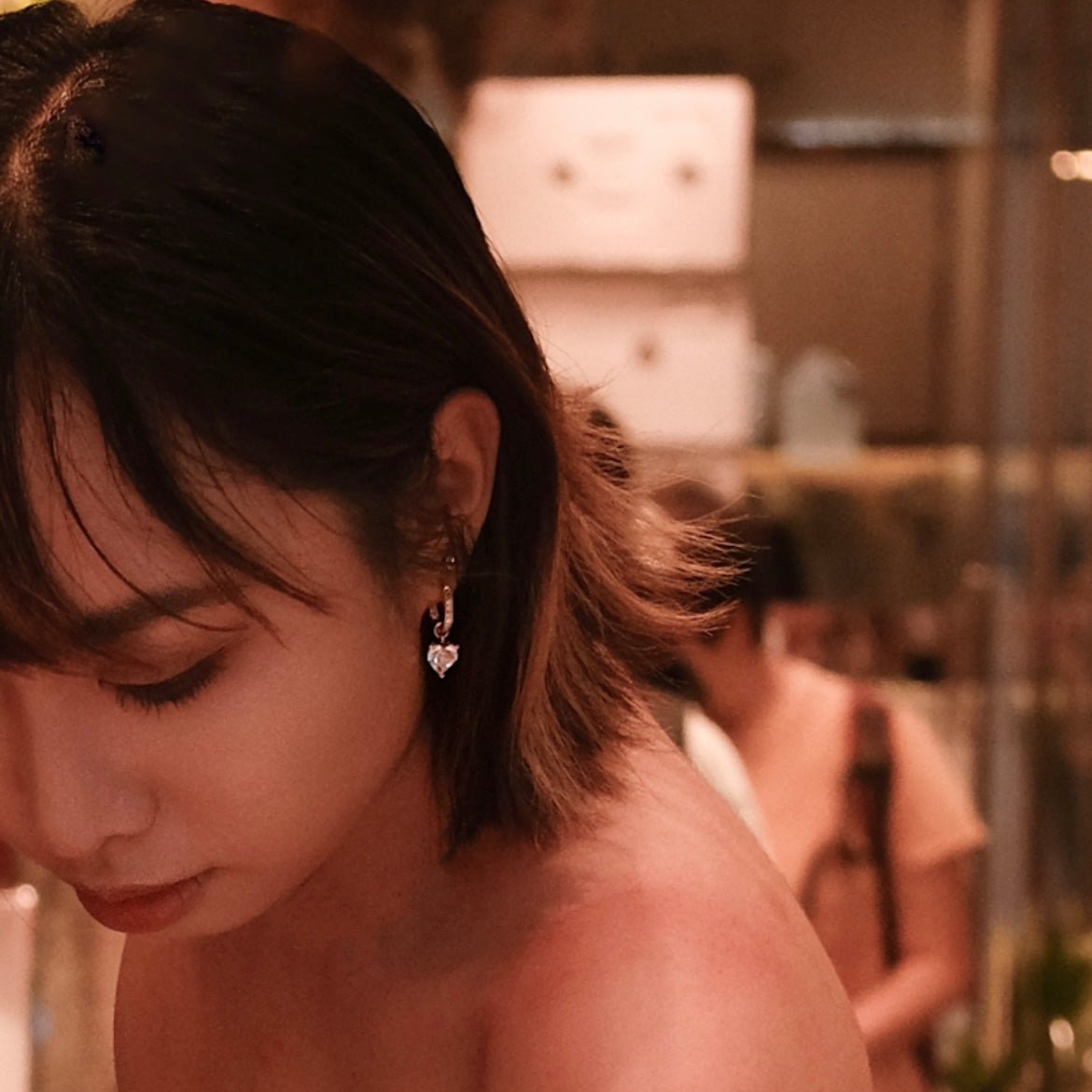 HEARTBEAT - Heart Shaped Swarovski crystal, rosegold, detailed everyday sweet earrings