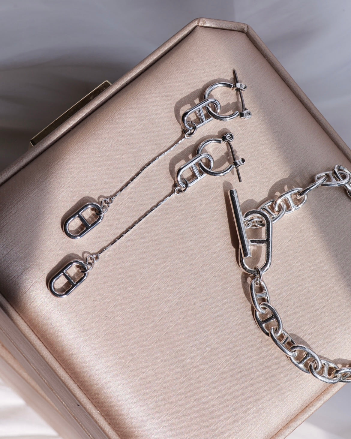 the Parallel Lock | silver classy luxurious bracelet