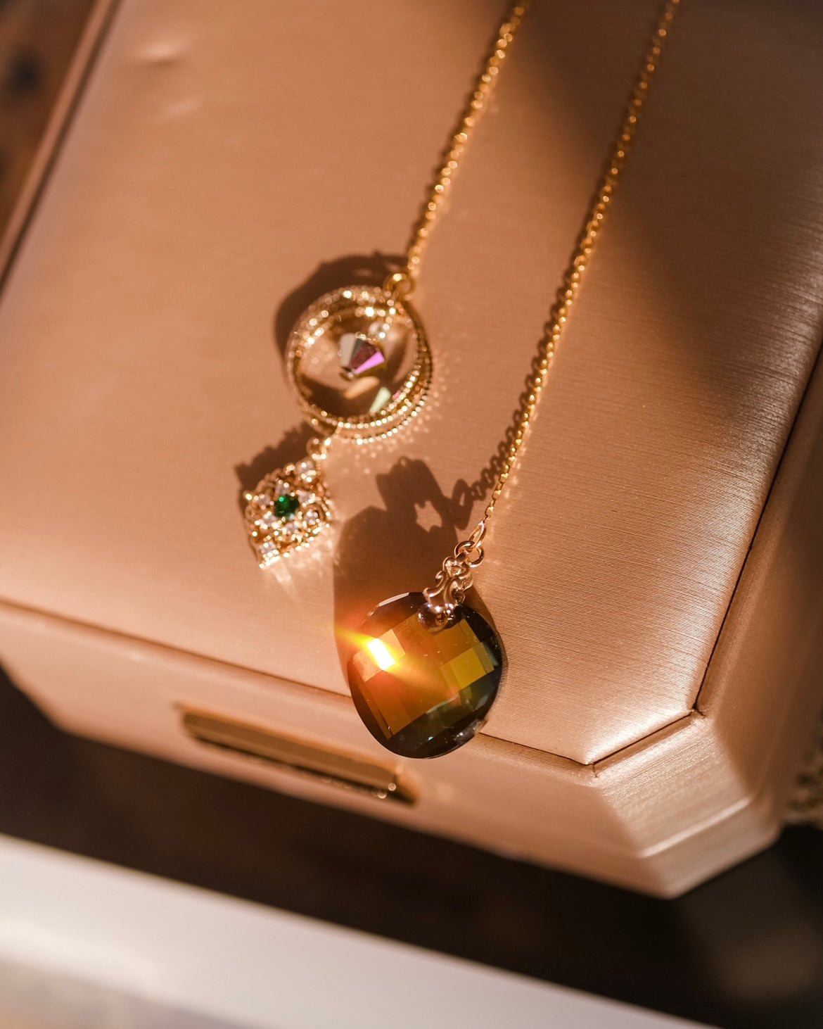 Tinker Belle - Collection Peterpan, ear string, precious Swarovski crystal, enlightened, elegant, adjustable length