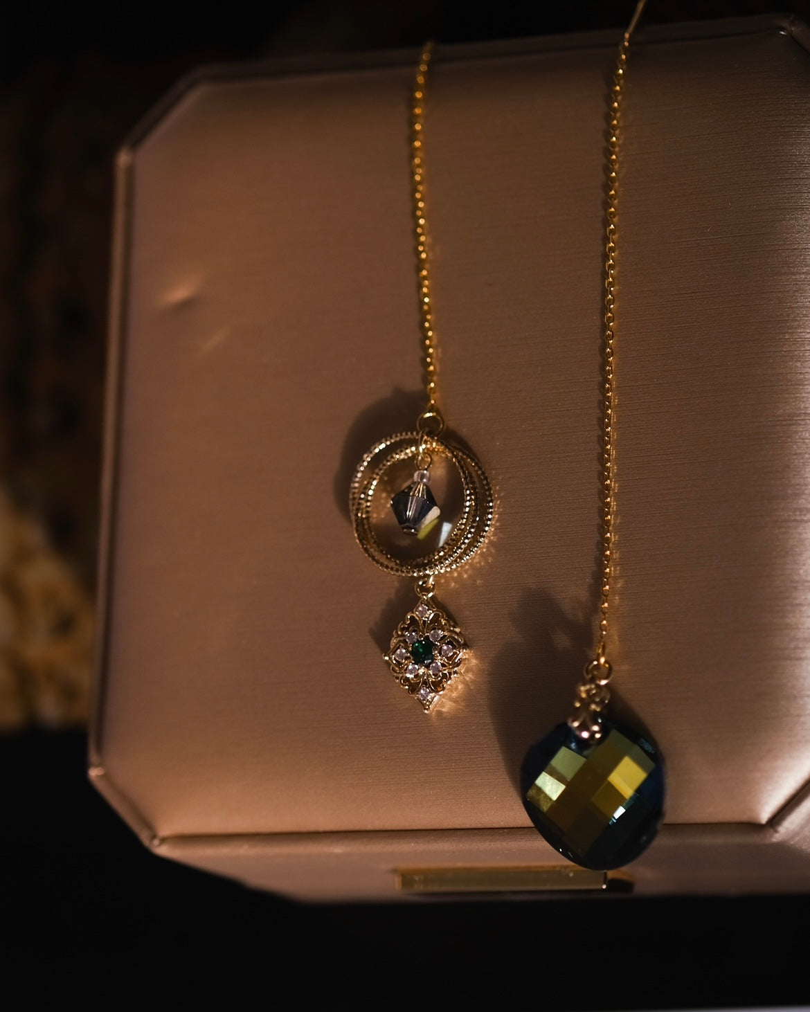 Tinker Belle - Collection Peterpan, ear string, precious Swarovski crystal, enlightened, elegant, adjustable length