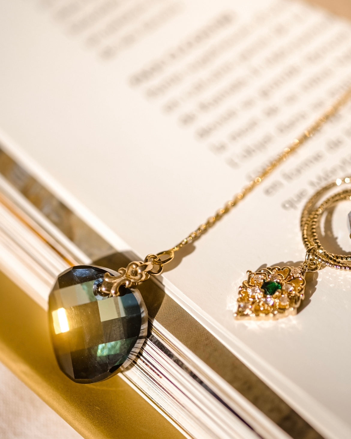 Tinker Belle - Collection Peterpan, ear string, precious Swarovski crystal, enlightened, elegant, adjustable length