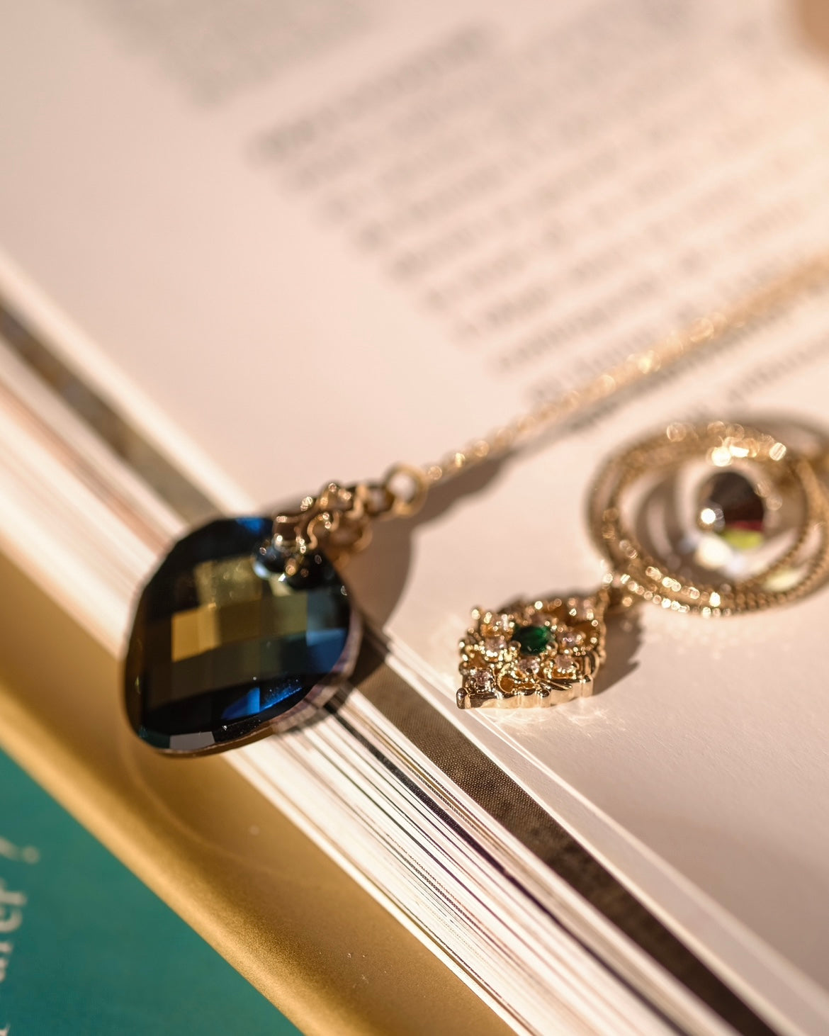 Tinker Belle - Collection Peterpan, ear string, precious Swarovski crystal, enlightened, elegant, adjustable length