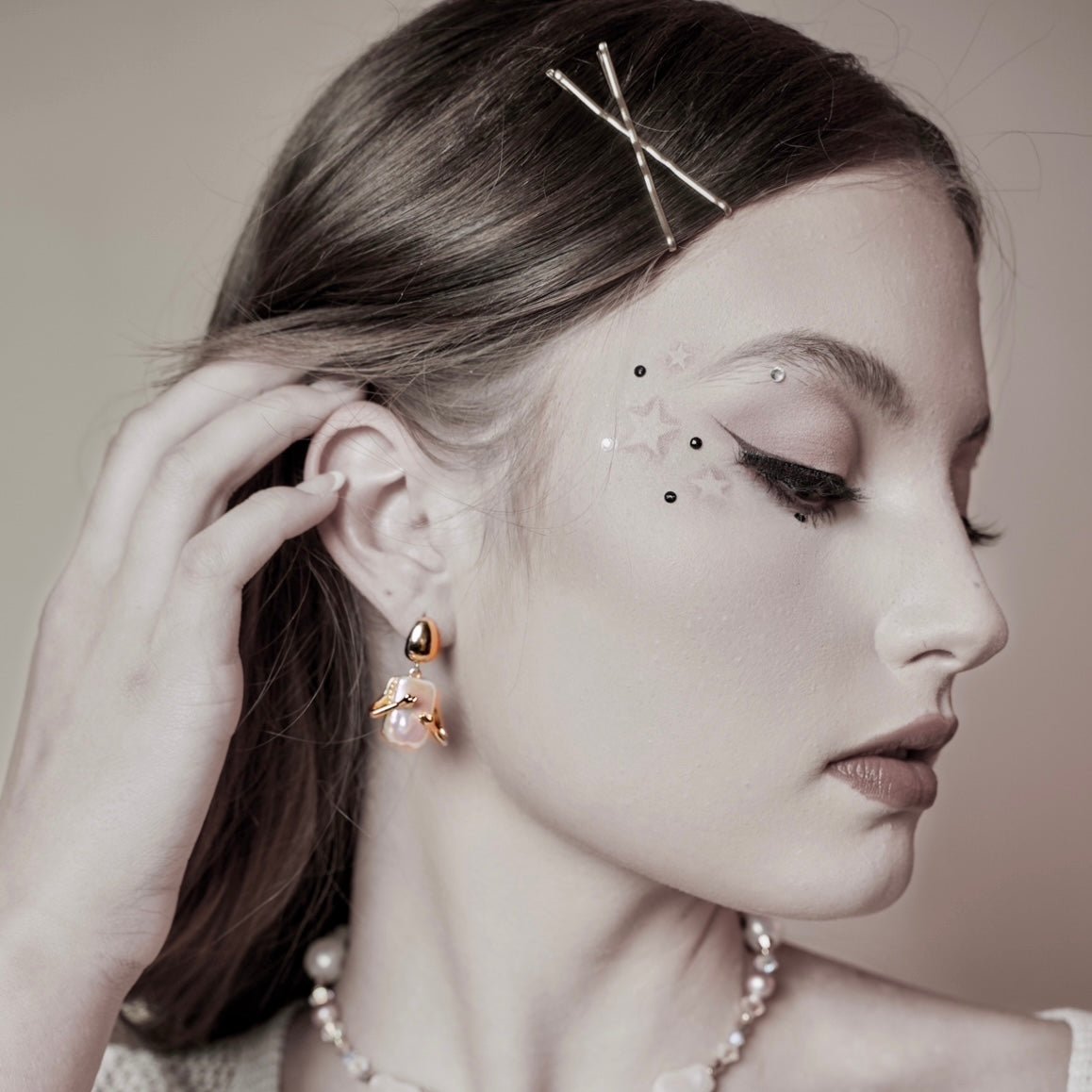 Huggy | meaningful and warm earrings for yourself, lovers and friends
