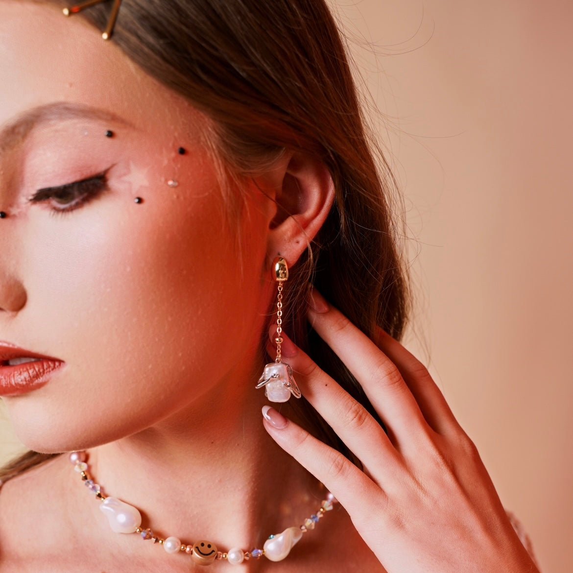 Huggy | meaningful and warm earrings for yourself, lovers and friends