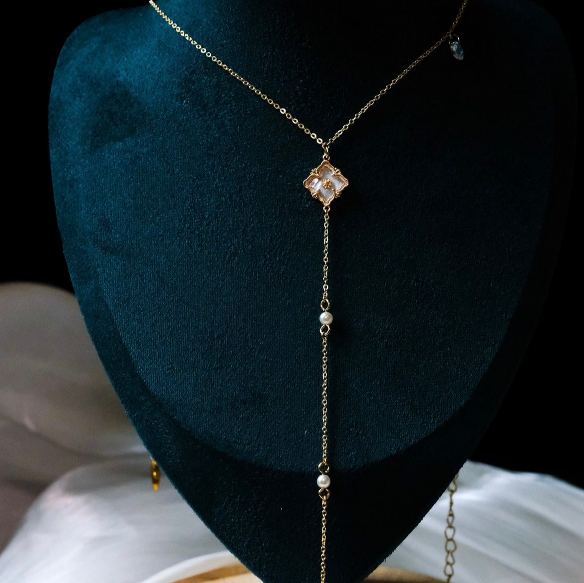 MAGICIAN - Unique in Hong Kong, Body Necklace, chestlace, elegant golden chain, Pearl, Swarovski crystal, two buckles