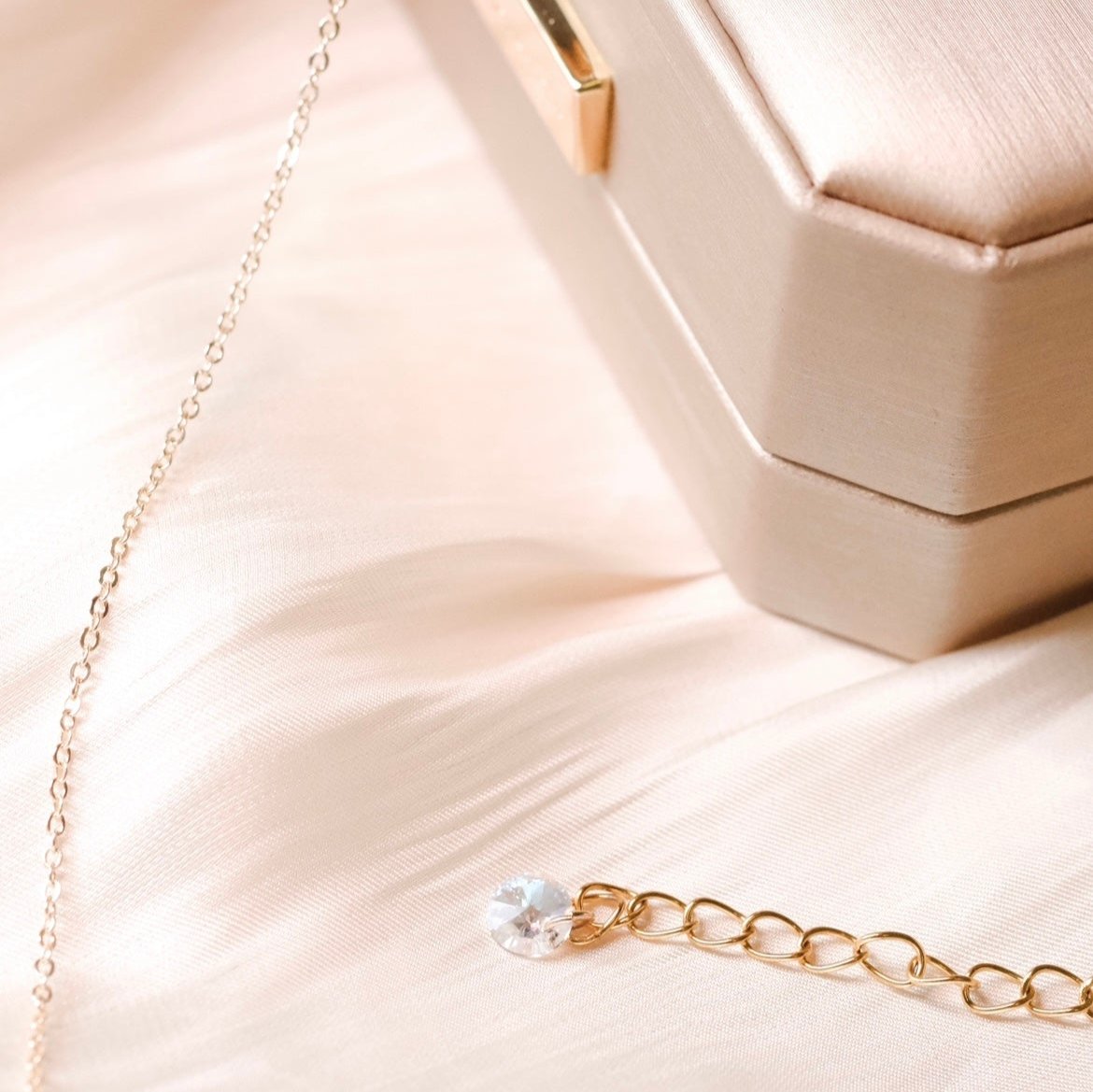 MAGICIAN - Unique in Hong Kong, Body Necklace, chestlace, elegant golden chain, Pearl, Swarovski crystal, two buckles