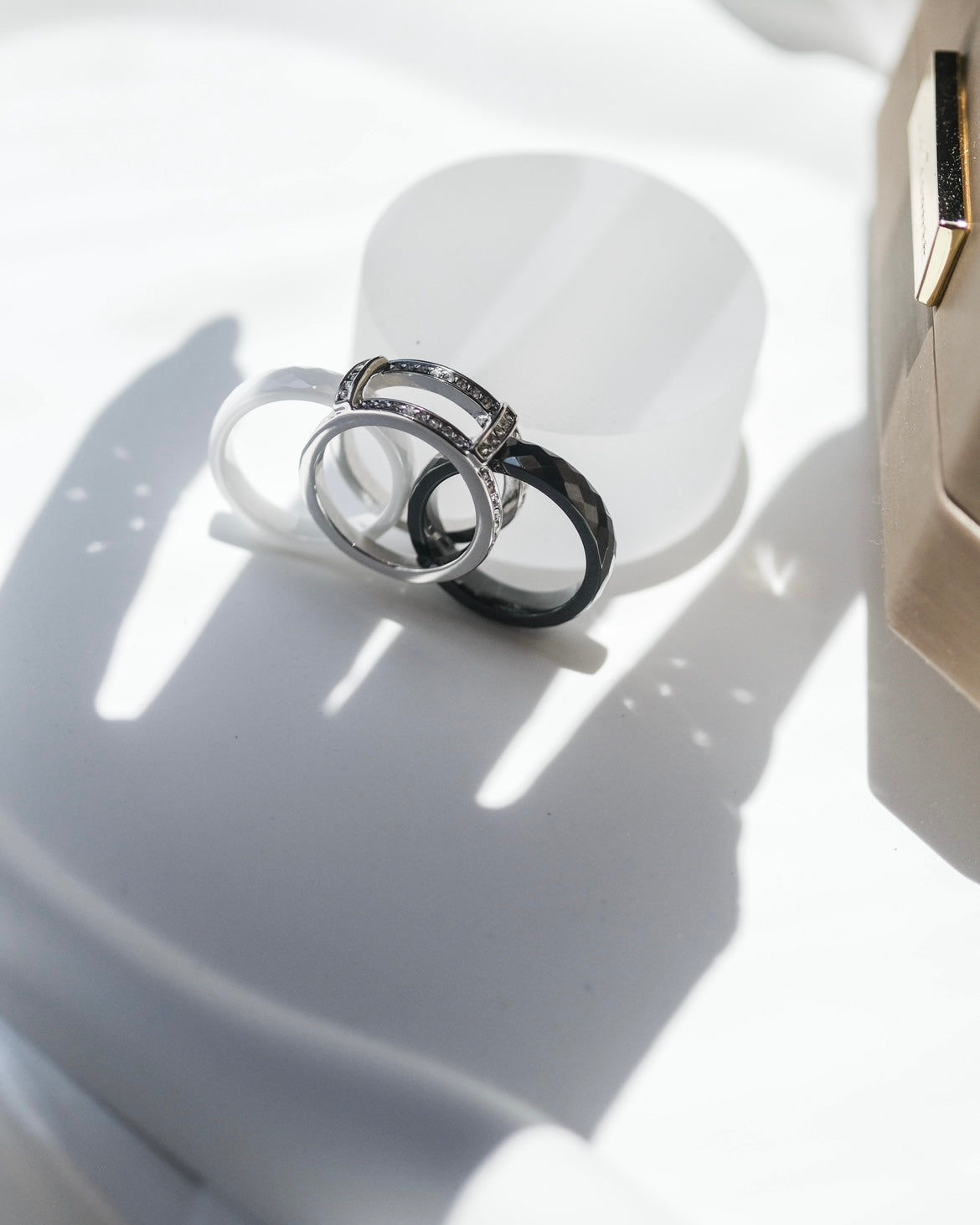 Happens | Collection Magician - Three rings set, ceramics, Swa crystals