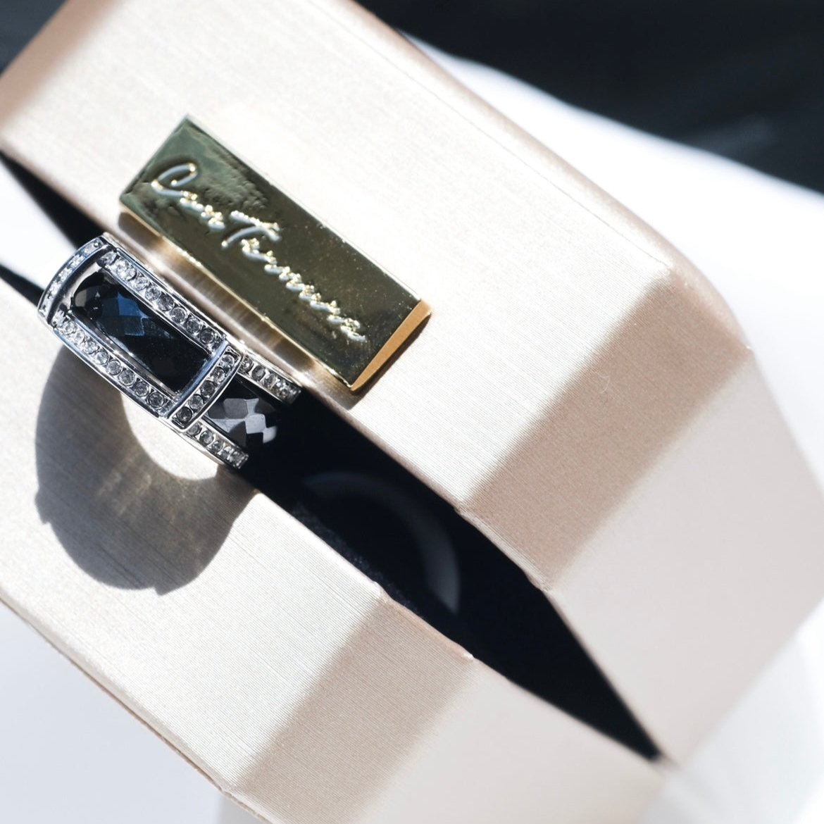 Happens | Collection Magician - Three rings set, ceramics, Swa crystals