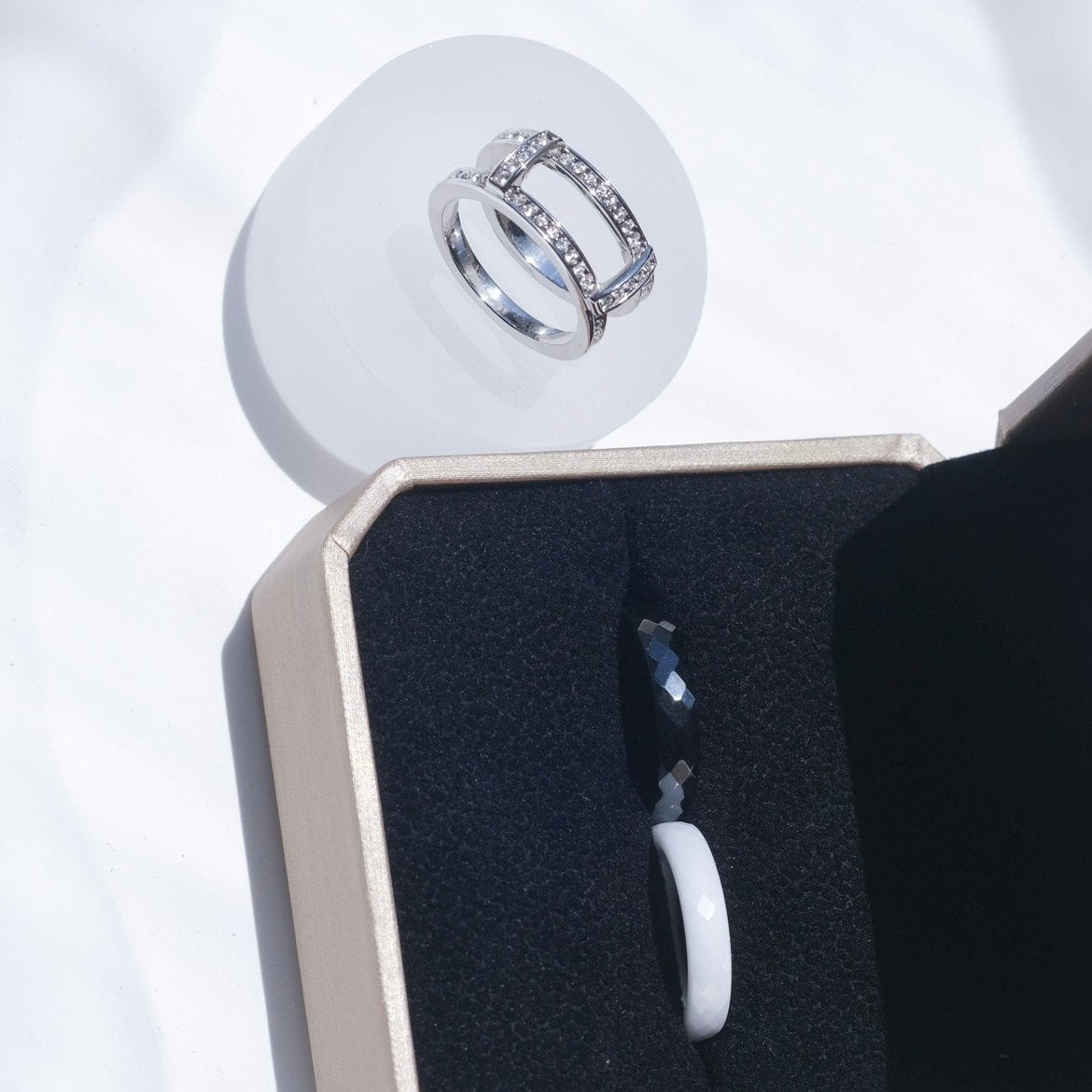 Happens | Collection Magician - Three rings set, ceramics, Swa crystals