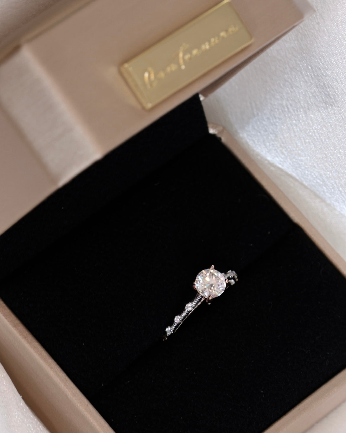 the Twist of Lullaby | Special Edition [Moissanite cupid cut diamond]