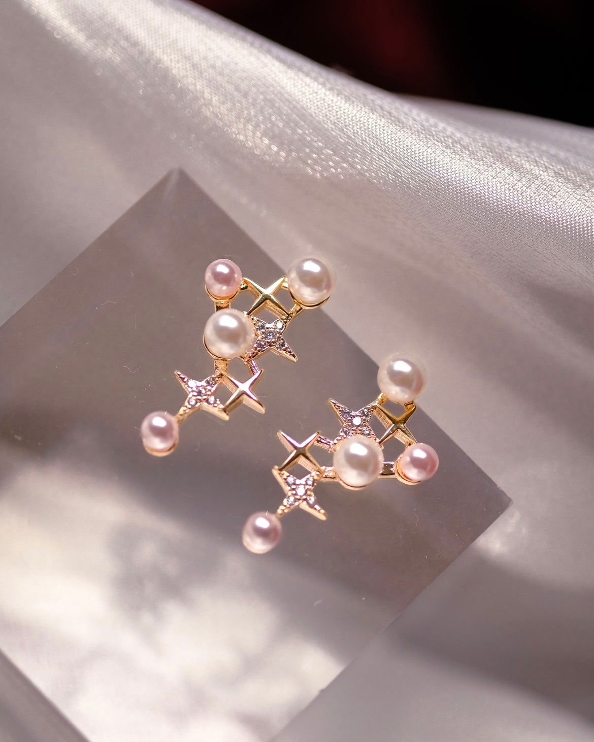 Second Star to the Right | Collection Peterpan in Neverland - Pearl starry earrings