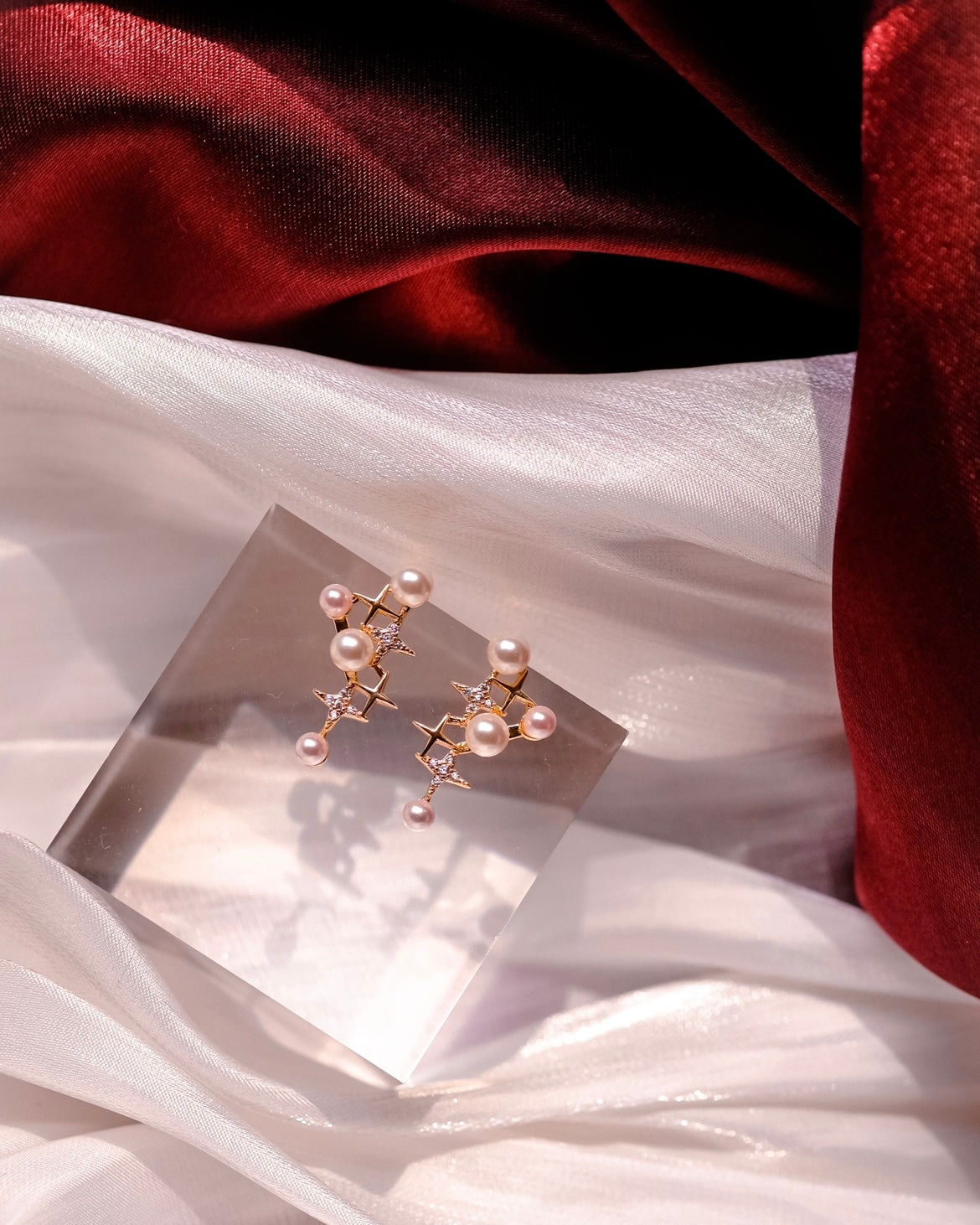 Second Star to the Right | Collection Peterpan in Neverland - Pearl starry earrings