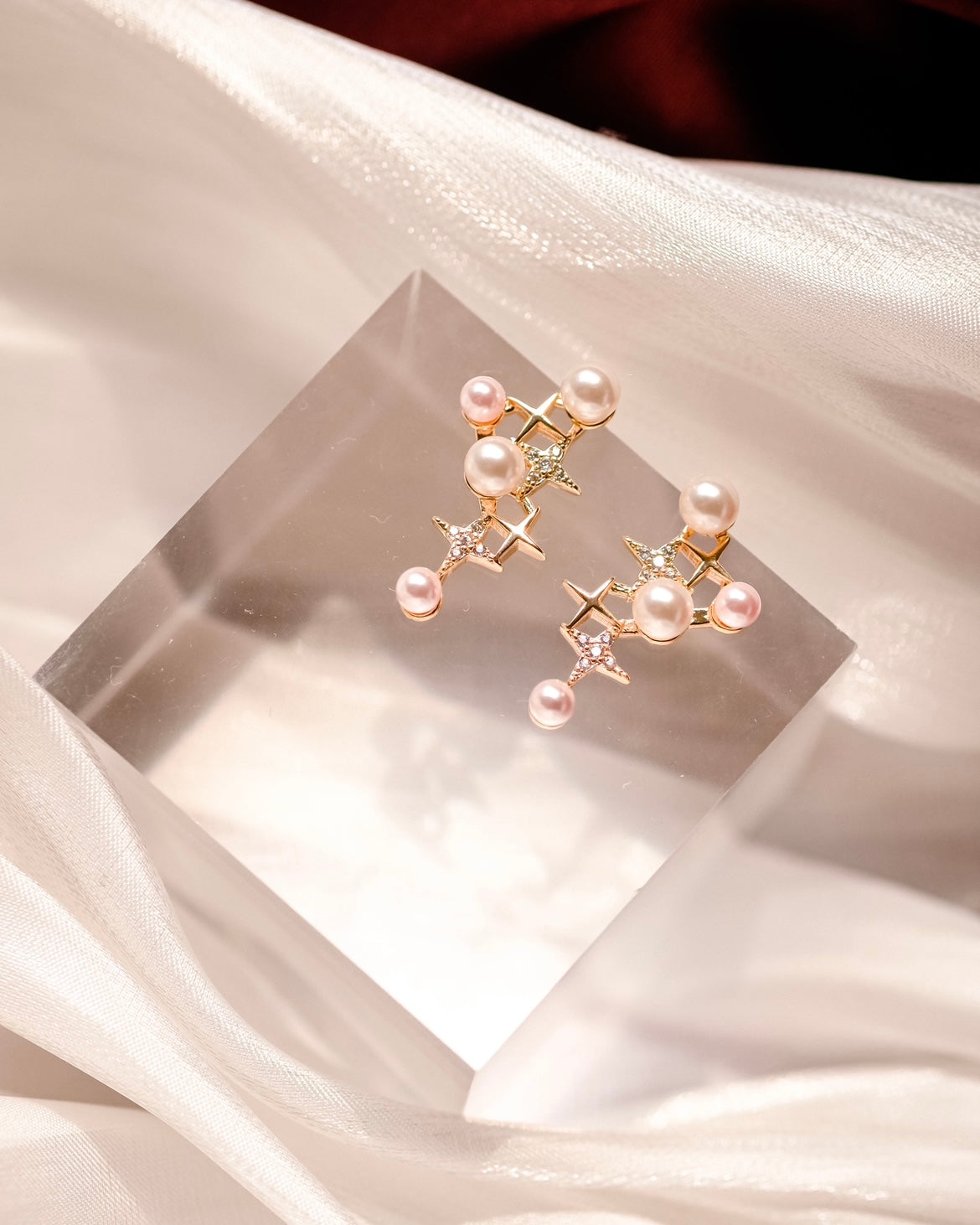 Second Star to the Right | Collection Peterpan in Neverland - Pearl starry earrings