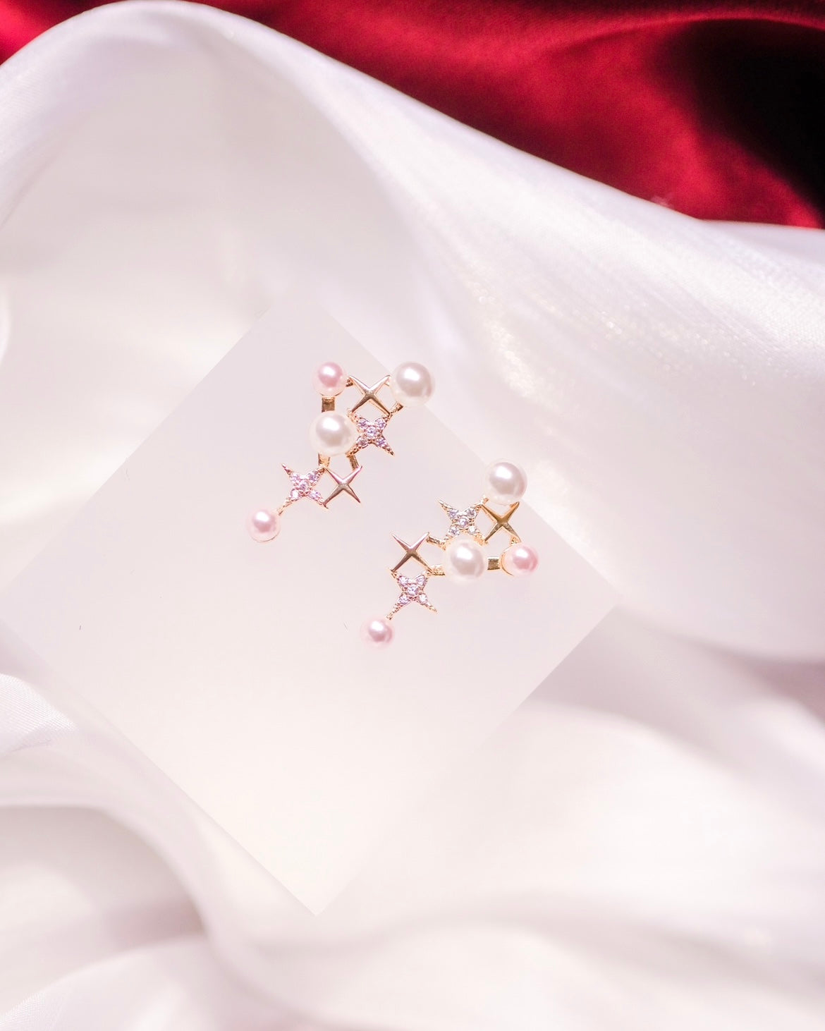 Second Star to the Right | Collection Peterpan in Neverland - Pearl starry earrings