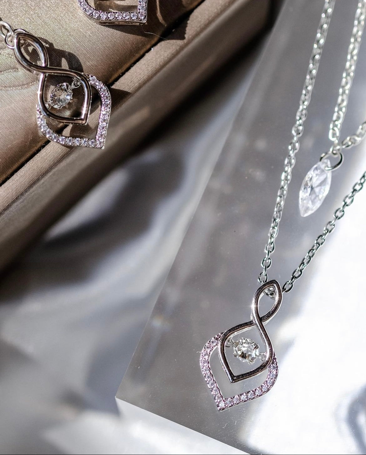 Remember my name | Collection Spirited Away - Adjustable 925Silver earrings with dancing stone plated with 18k whitegold (Swarovski crystals)