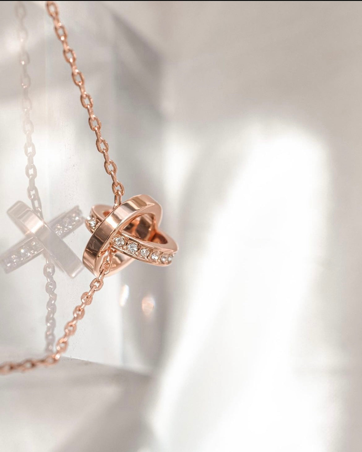 United | Collection Me - Classic simple but elegant tied circle necklace