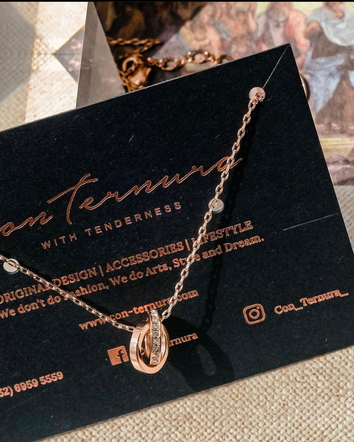 United | Collection Me - Classic simple but elegant tied circle necklace