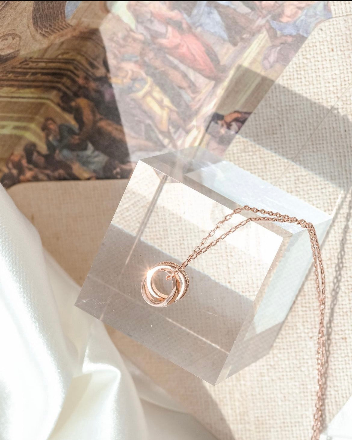 United | Collection Me - Classic simple but elegant tied circle necklace