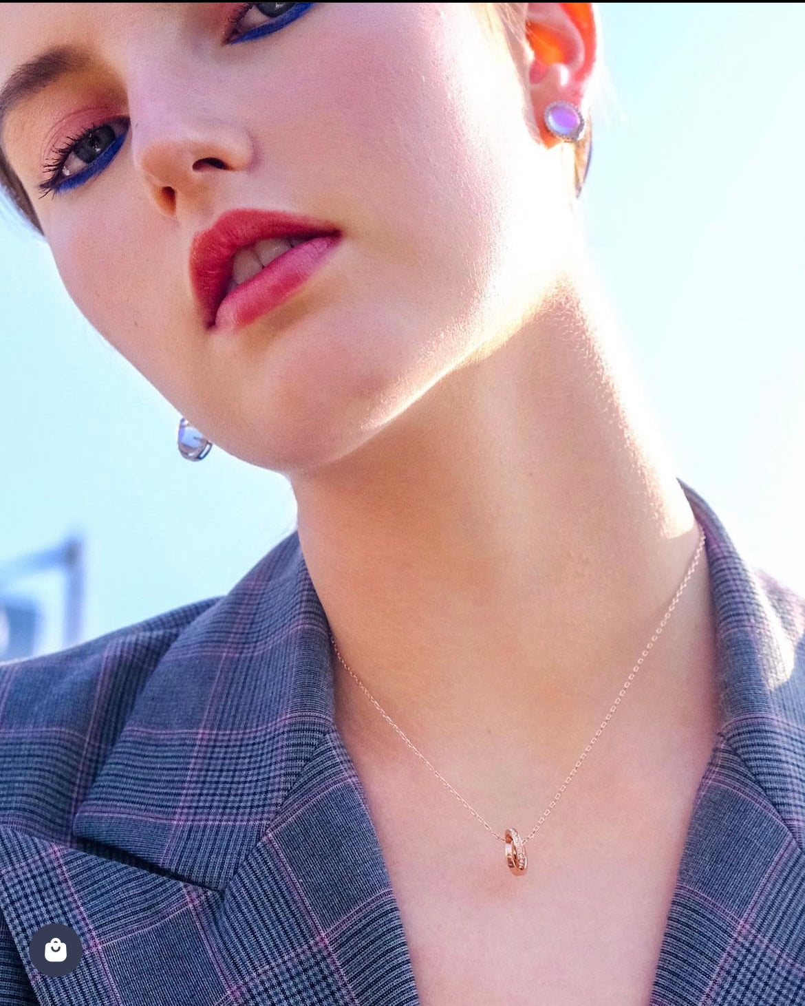 United | Collection Me - Classic simple but elegant tied circle necklace