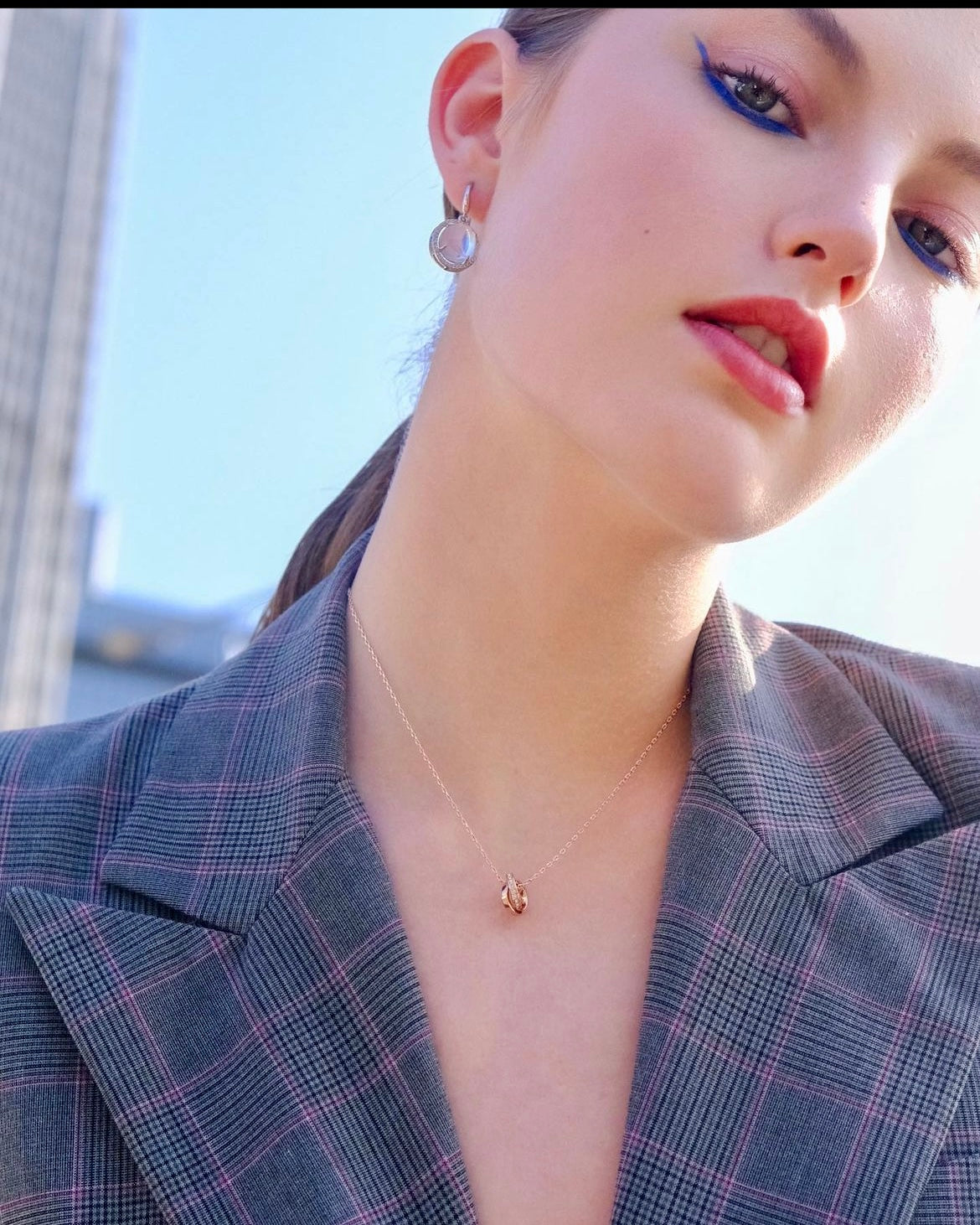 United | Collection Me - Classic simple but elegant tied circle necklace