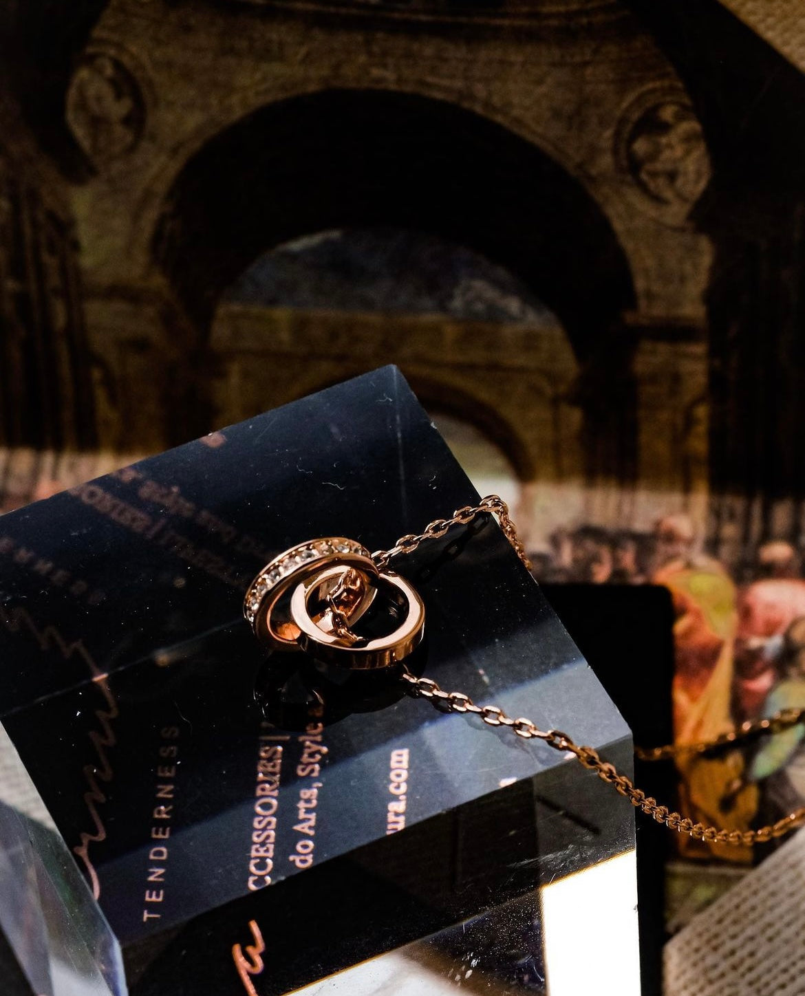 United | Collection Me - Classic simple but elegant tied circle necklace