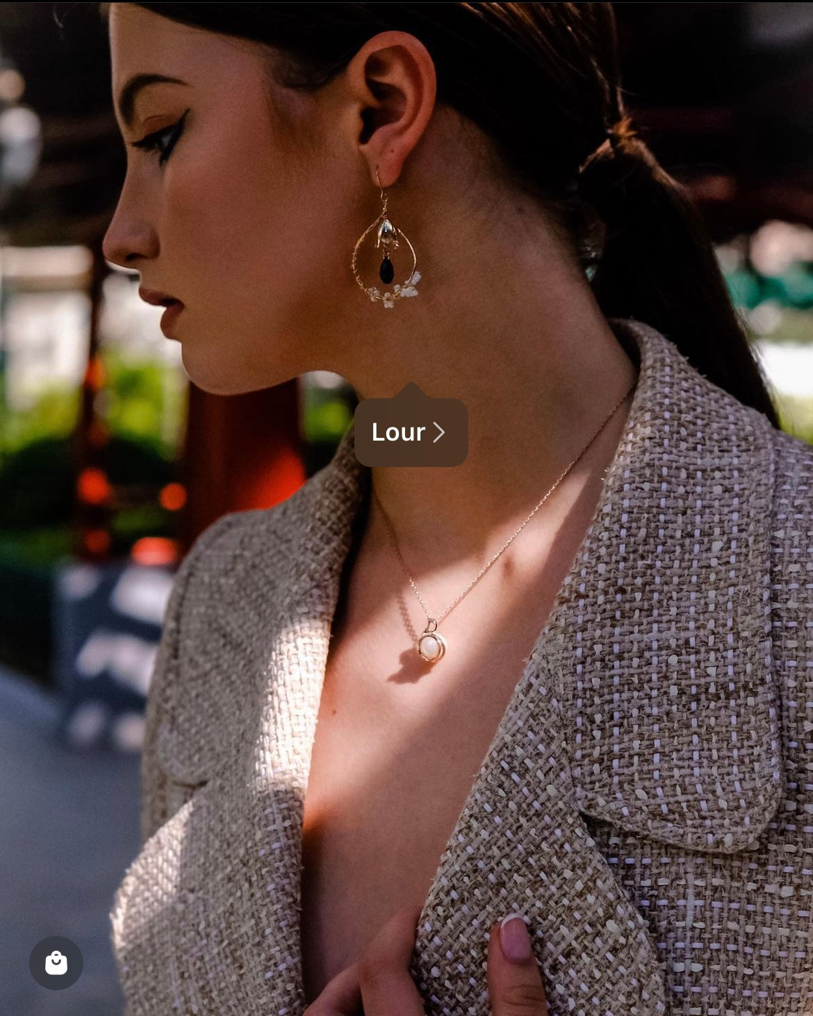 The Pearl in the Ocean | Stylish & classic single Swarovski pearl necklace - Gentle and elegant