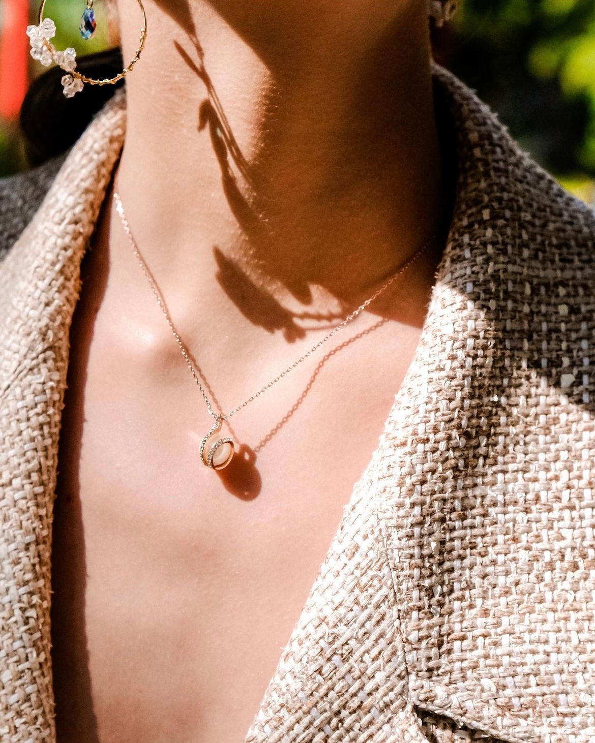 The Pearl in the Ocean | Stylish & classic single Swarovski pearl necklace - Gentle and elegant