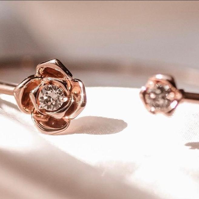 Love, Rosie | Romantic adjustable rose bangle - Best gift for yourself or your love (18k Rose gold)