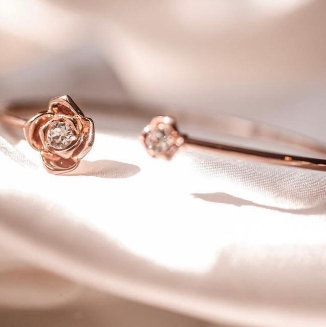 Love, Rosie | Romantic adjustable rose bangle - Best gift for yourself or your love (18k Rose gold)