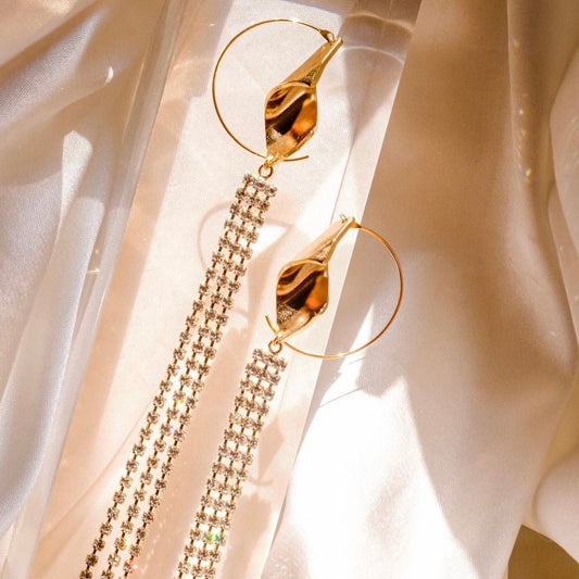 Gap in Time | Shining dangling earrings