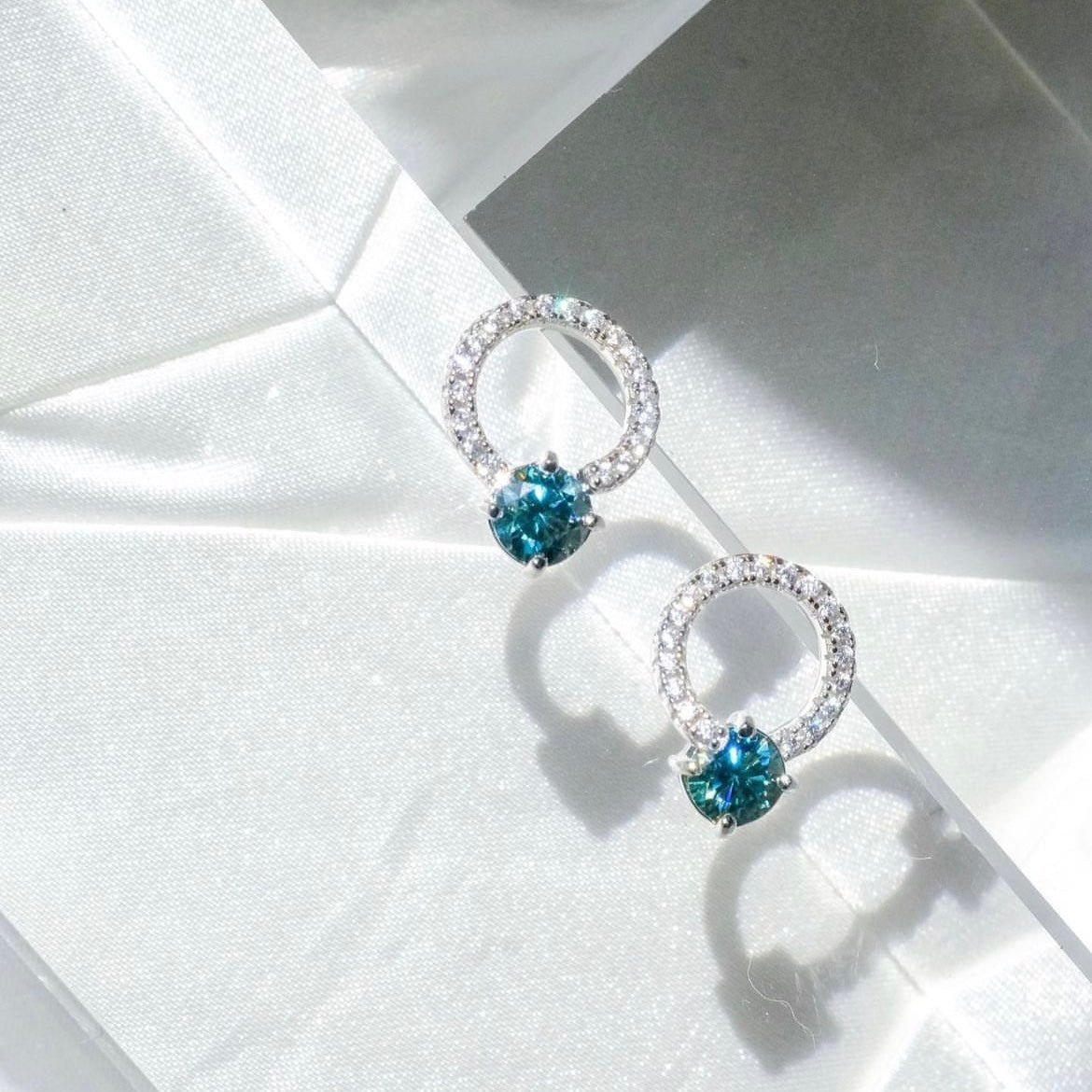 Lunar Eclipse | Tiffany blue diamond earrings 1 cart in total