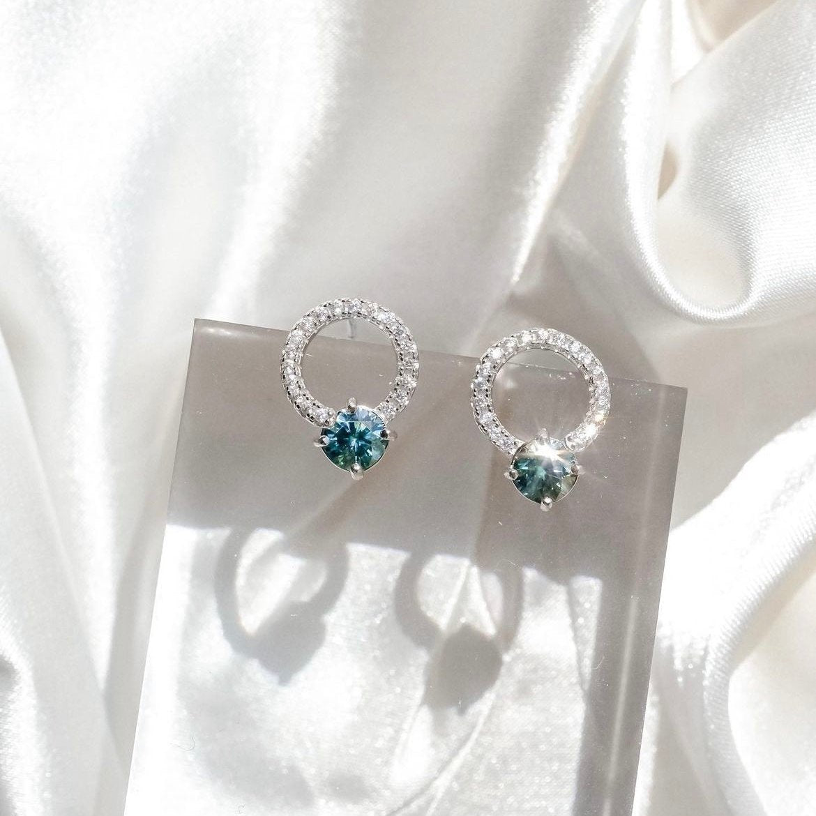 Lunar Eclipse | Tiffany blue diamond earrings 1 cart in total