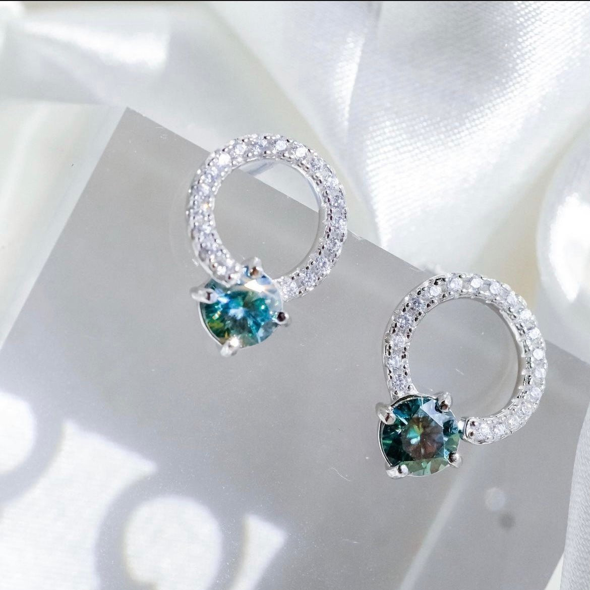 Lunar Eclipse | Tiffany blue diamond earrings 1 cart in total