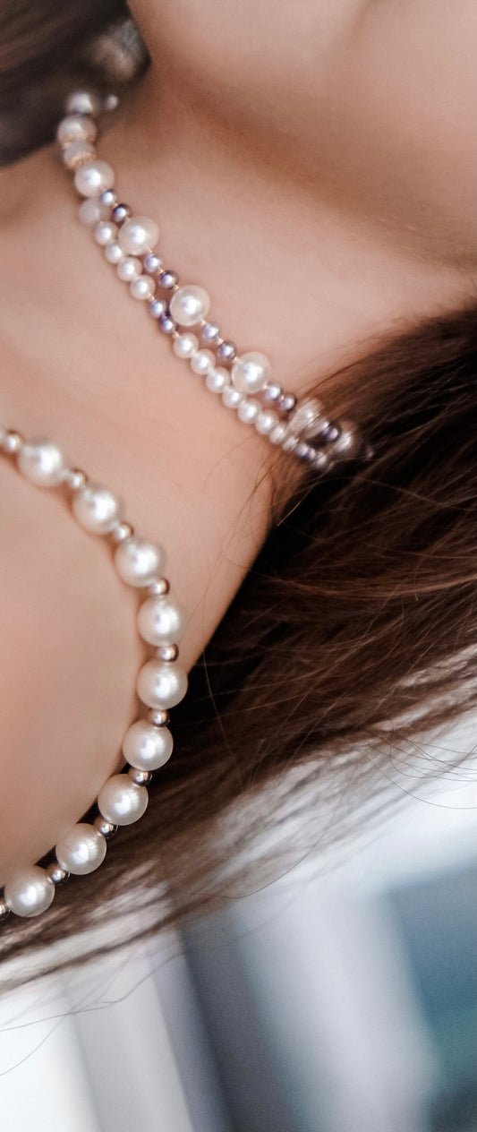 Wineyard | Romantic and modern pearl choker - Violet and white - Swarovski pearls and moon stone