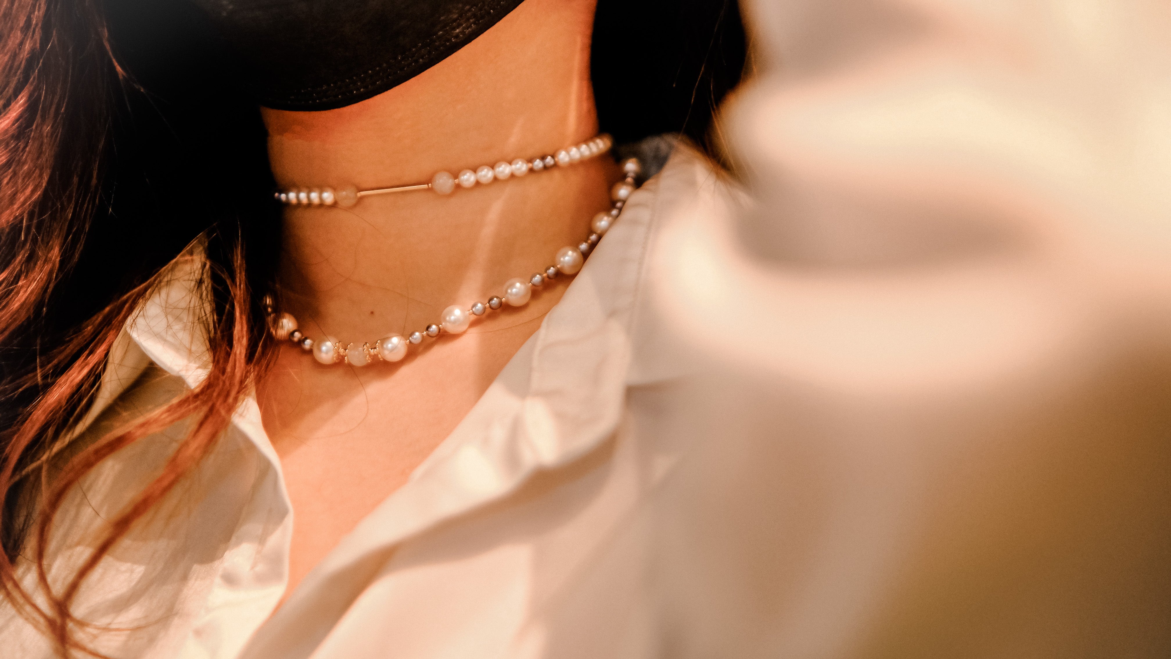 Wineyard | Romantic and modern pearl choker - Violet and white - Swarovski pearls and moon stone