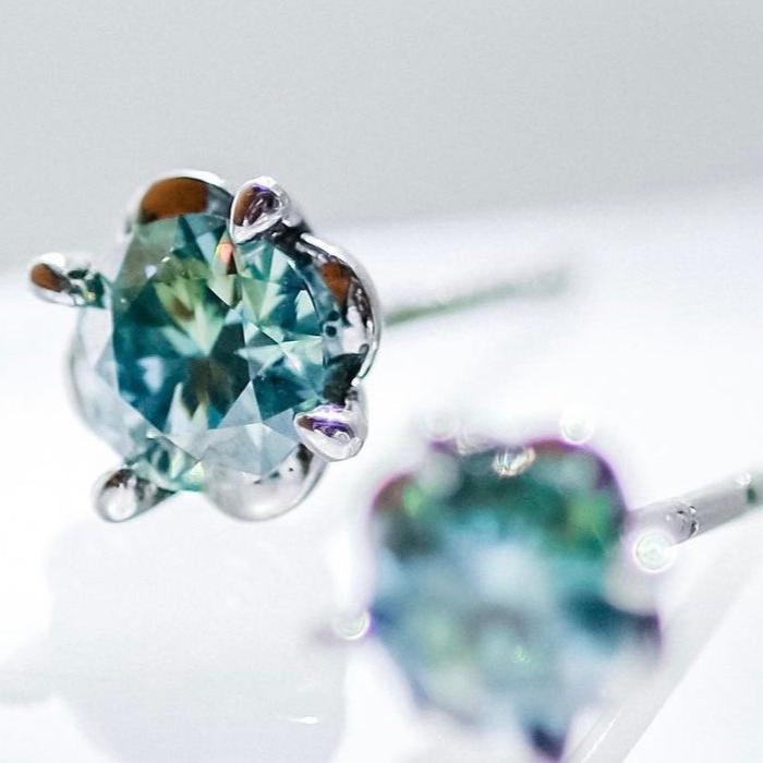 A Midsummer Night's Dream | 0.5 carat diamond earrings & 1 carat diamond necklace - blue/green