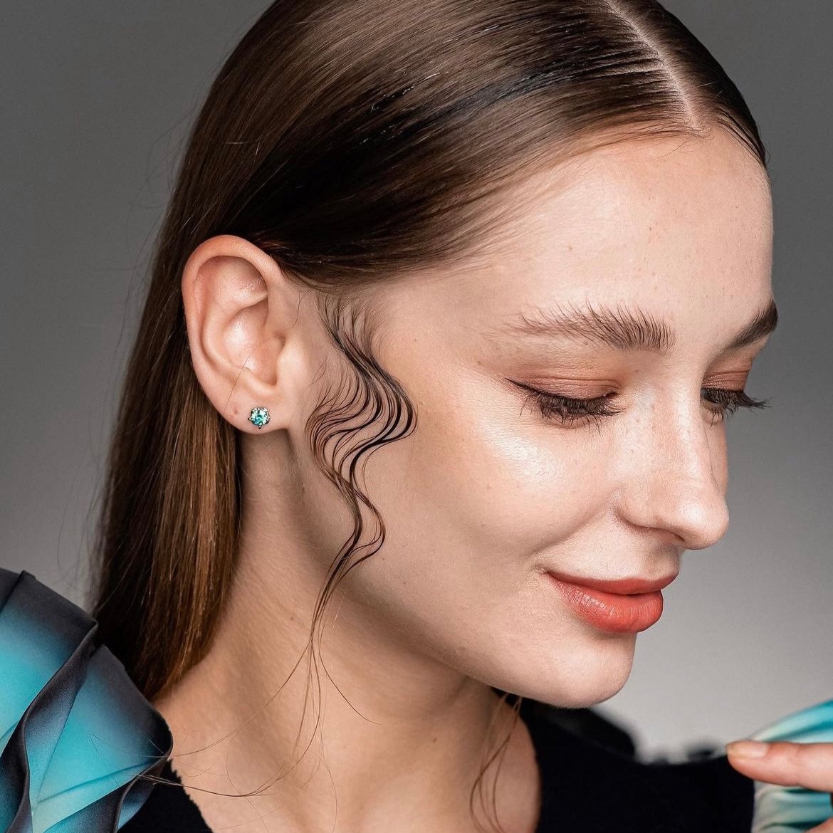 A Midsummer Night's Dream | 0.5 carat diamond earrings & 1 carat diamond necklace - blue/green