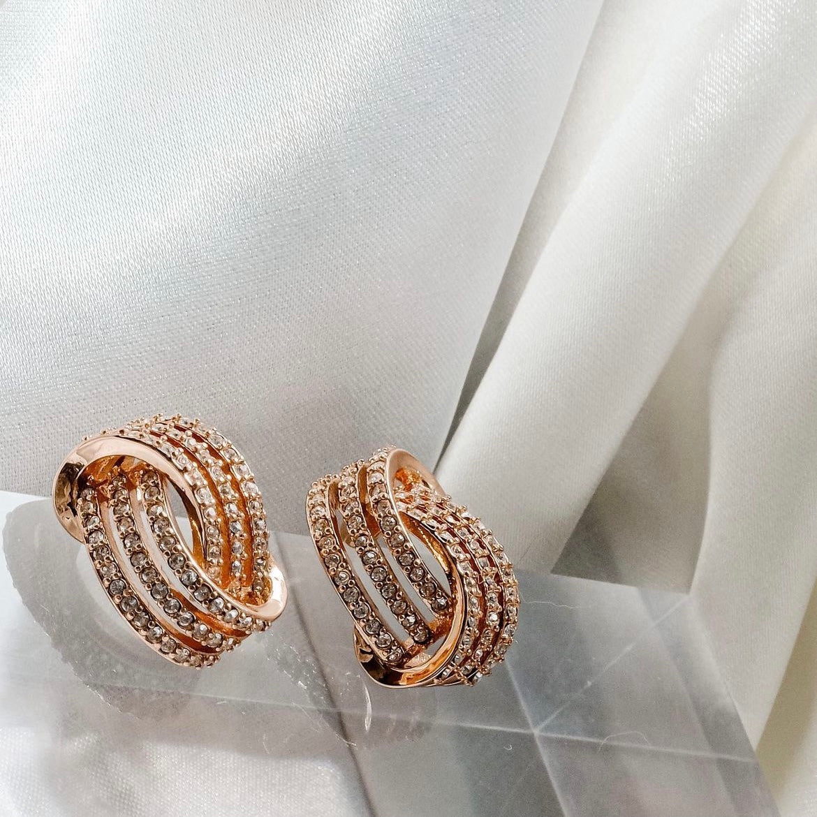 Seashell | 168 pc of Swarovski crystals | Luxurious classic design - Elegance