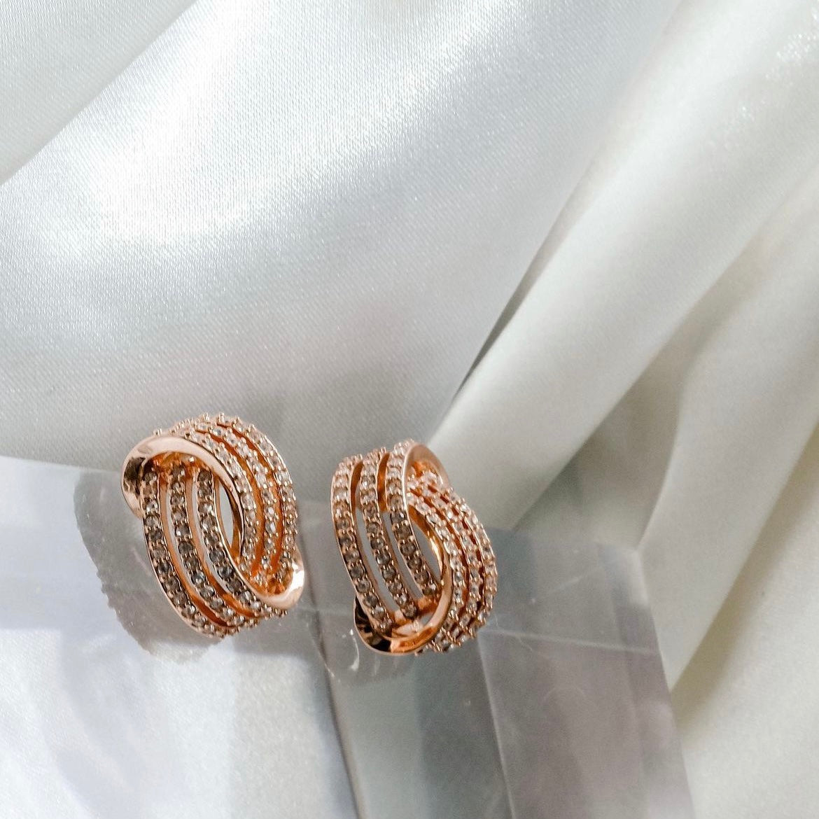 Seashell | 168 pc of Swarovski crystals | Luxurious classic design - Elegance