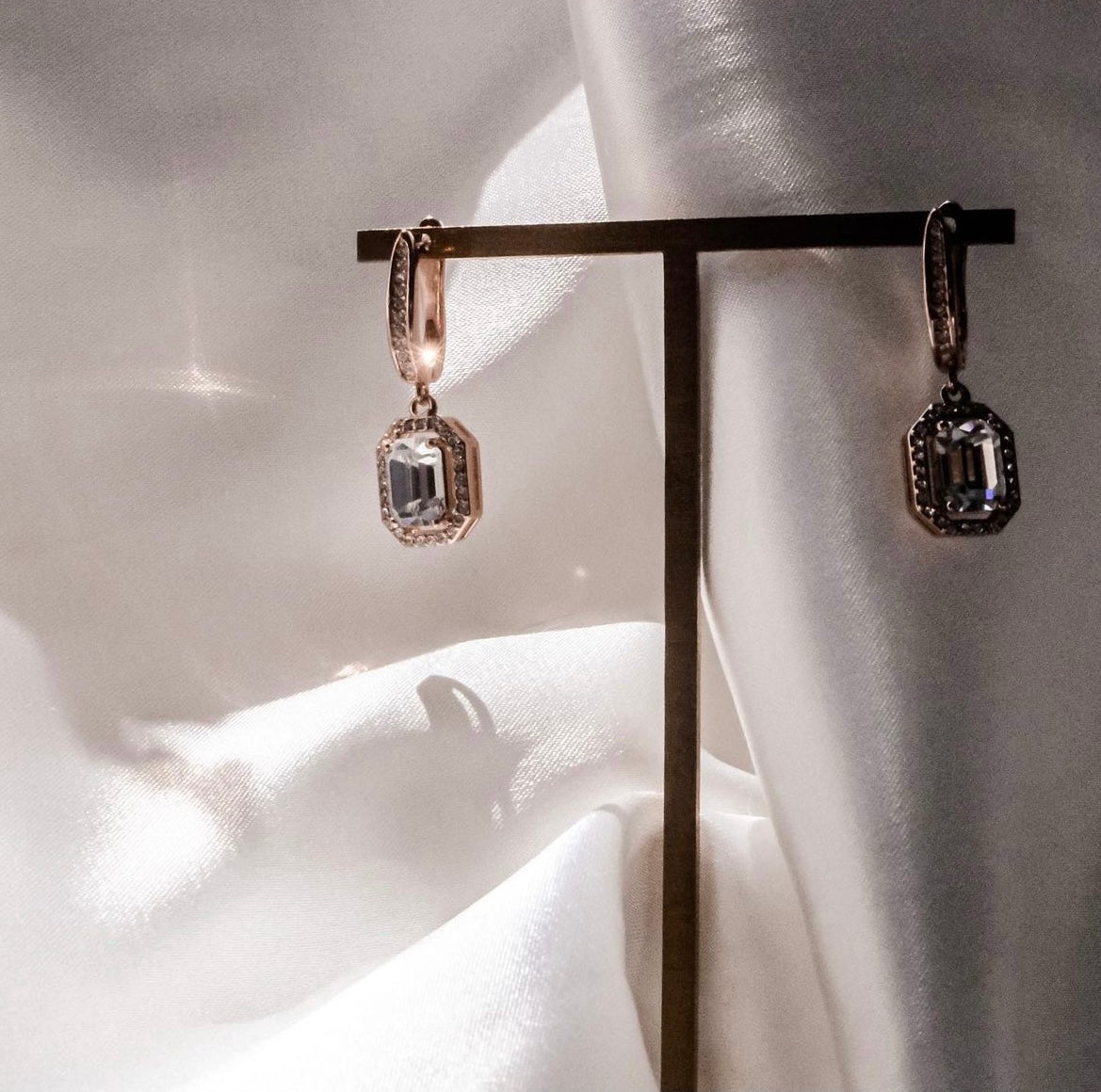 Reflection | Classic and luxurious rectangular crystals | vintage vibe | Platinum & Rose Gold