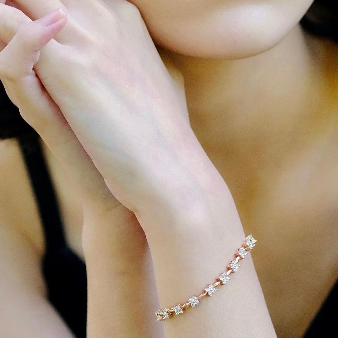 Blooming 1.0 | 18k Rosegold 14.5+2.5 cm - Floral Shining Luxurious bracelet with Swarovski crystals