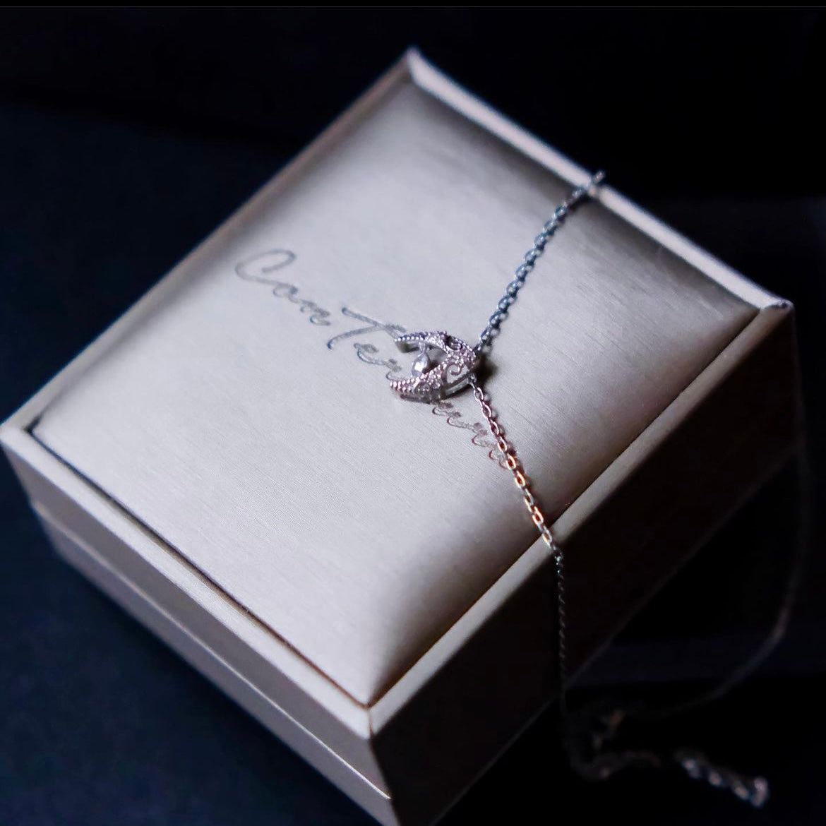 Montblanc | Platinum dancing stone necklace | stylish - business woman essential