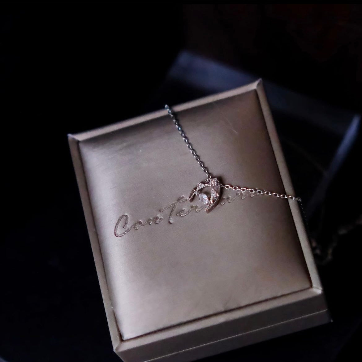 Montblanc | Platinum dancing stone necklace | stylish - business woman essential