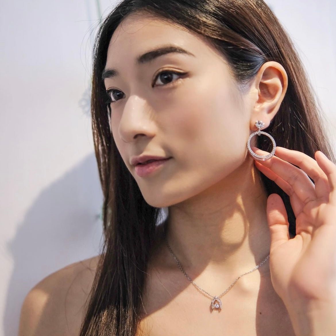 Montblanc | Platinum dancing stone necklace | stylish - business woman essential